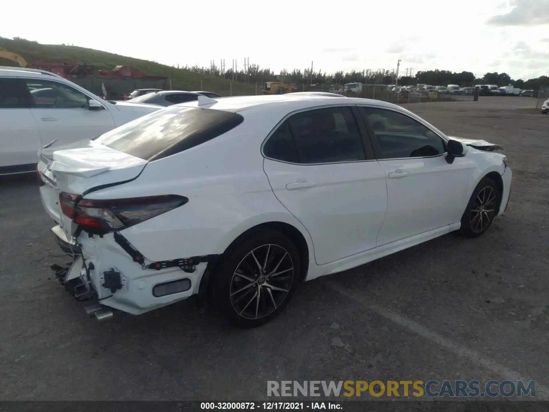 4 Photograph of a damaged car 4T1S11AKXMU419009 TOYOTA CAMRY 2021