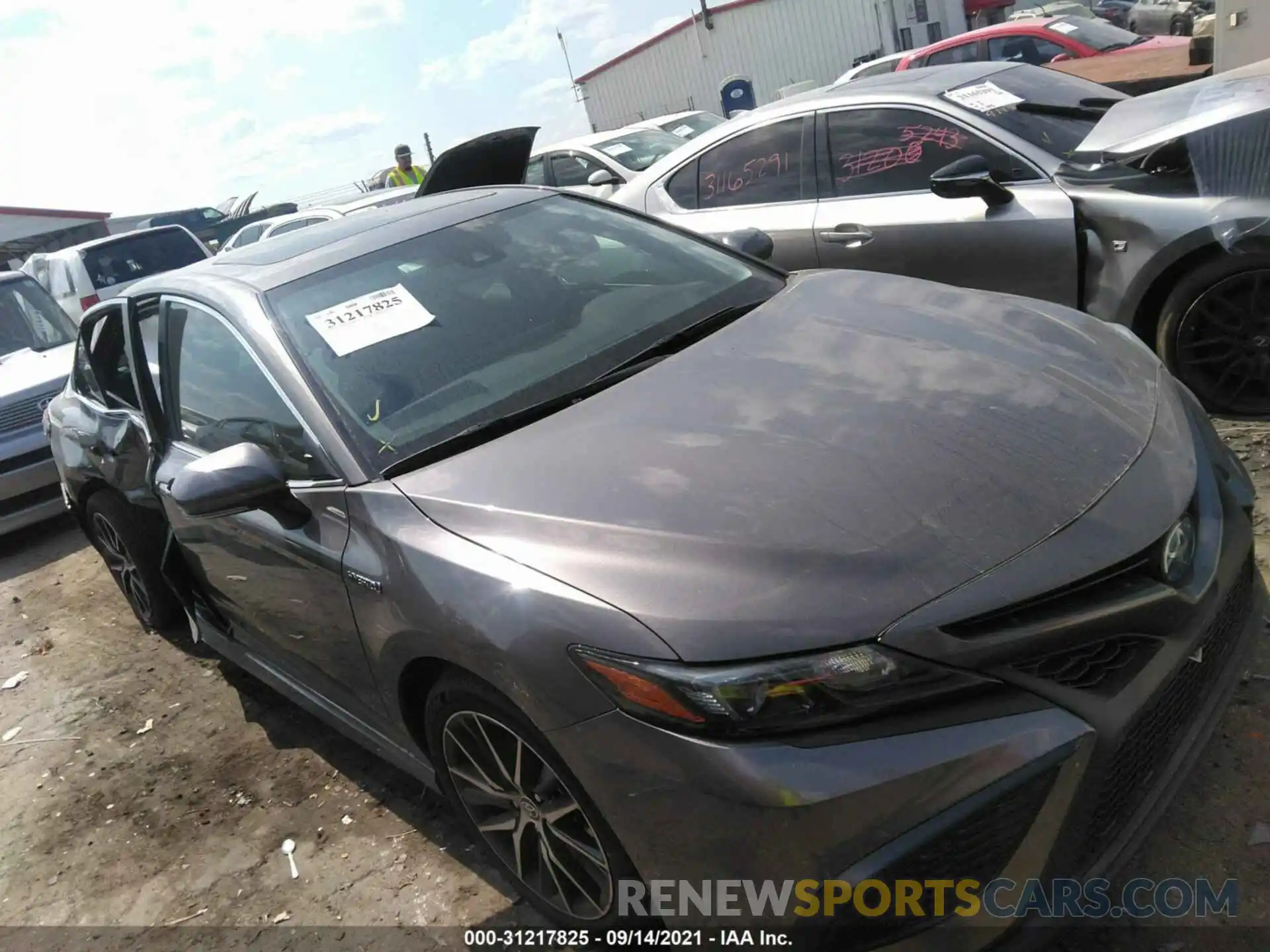 1 Photograph of a damaged car 4T1S31AK2MU554639 TOYOTA CAMRY 2021