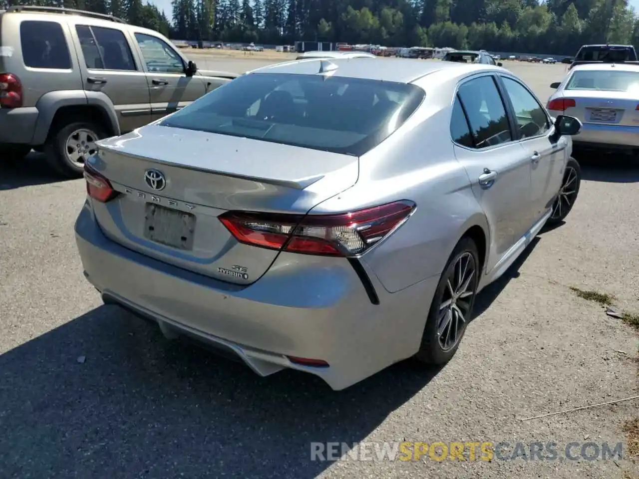 4 Photograph of a damaged car 4T1S31AK2MU557315 TOYOTA CAMRY 2021