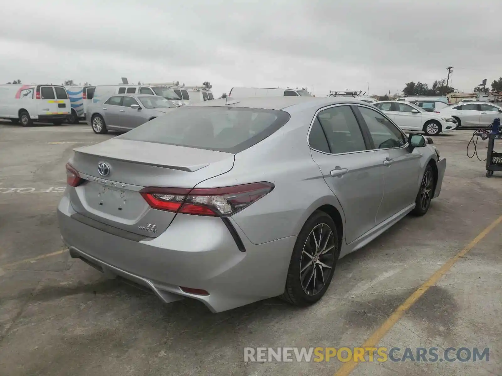 4 Photograph of a damaged car 4T1S31AK4MU547594 TOYOTA CAMRY 2021