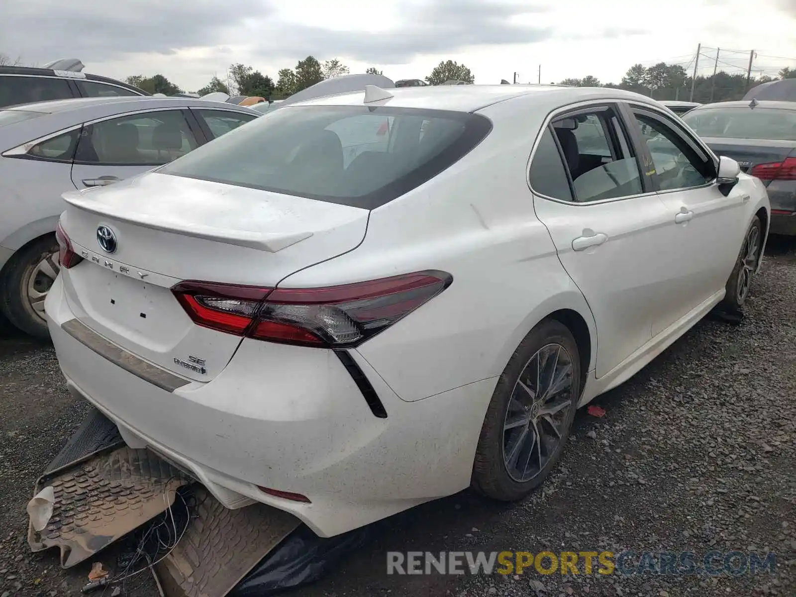 4 Photograph of a damaged car 4T1S31AK4MU552794 TOYOTA CAMRY 2021