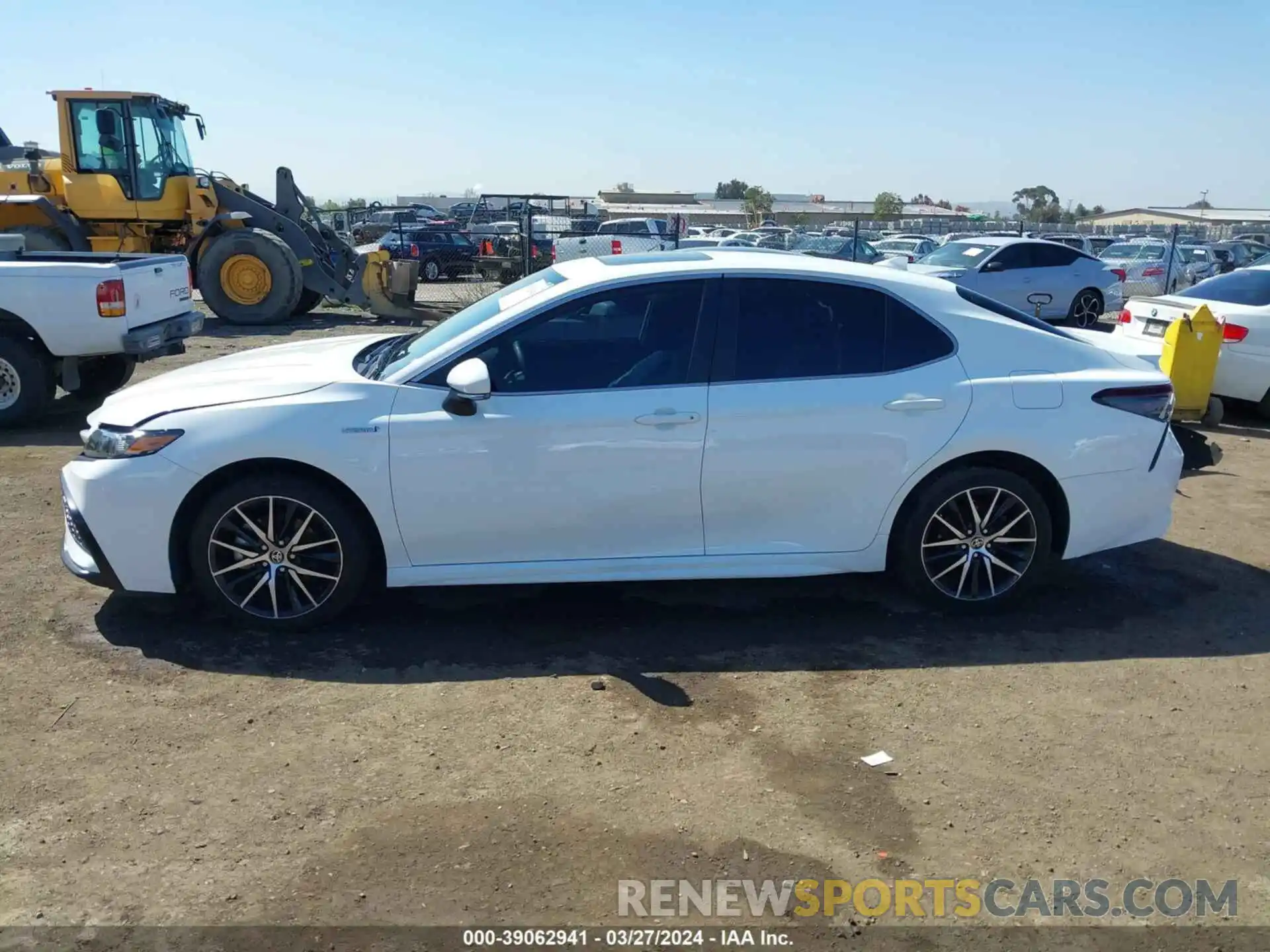 15 Photograph of a damaged car 4T1S31AK5MU561696 TOYOTA CAMRY 2021