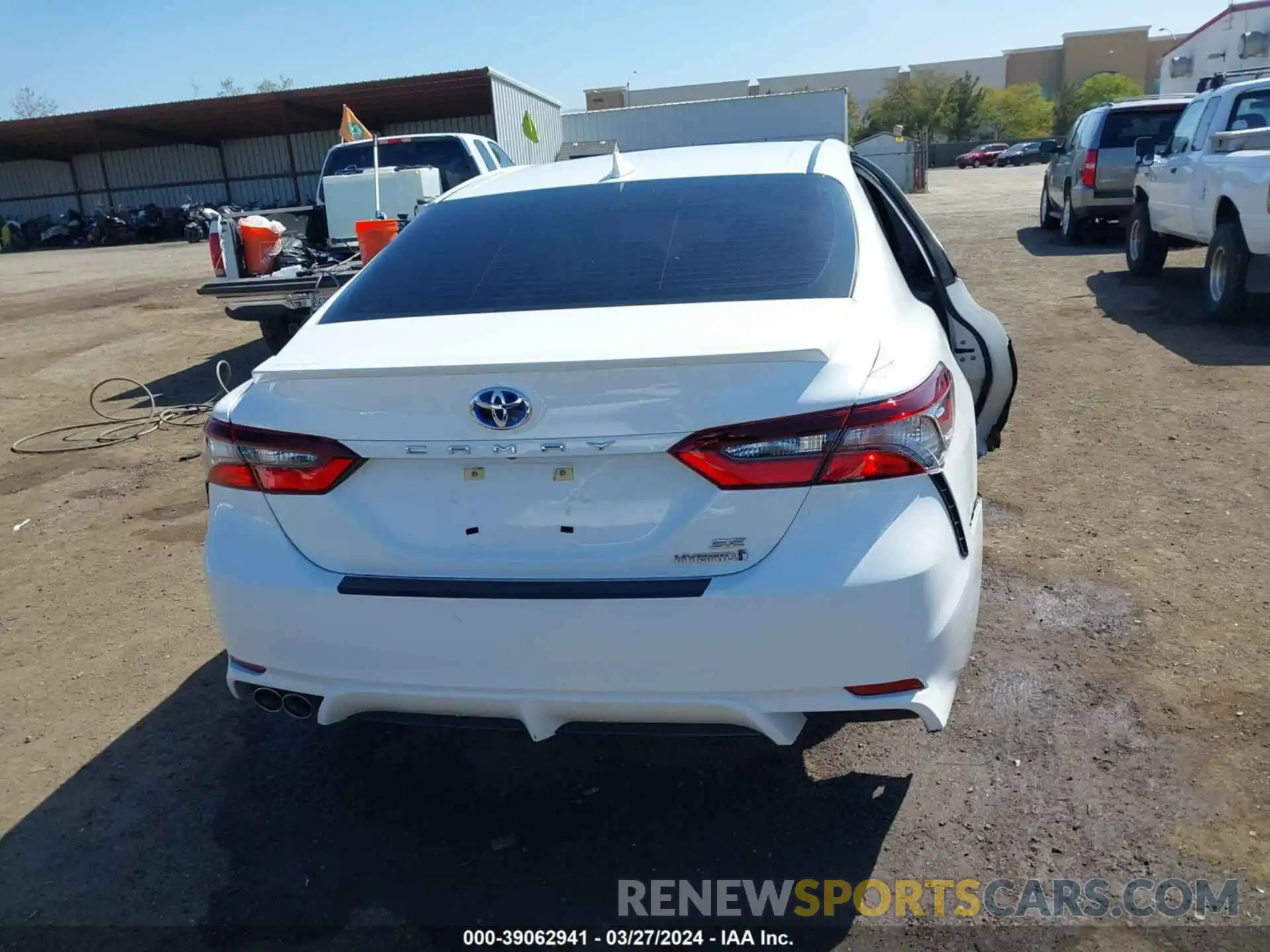 17 Photograph of a damaged car 4T1S31AK5MU561696 TOYOTA CAMRY 2021