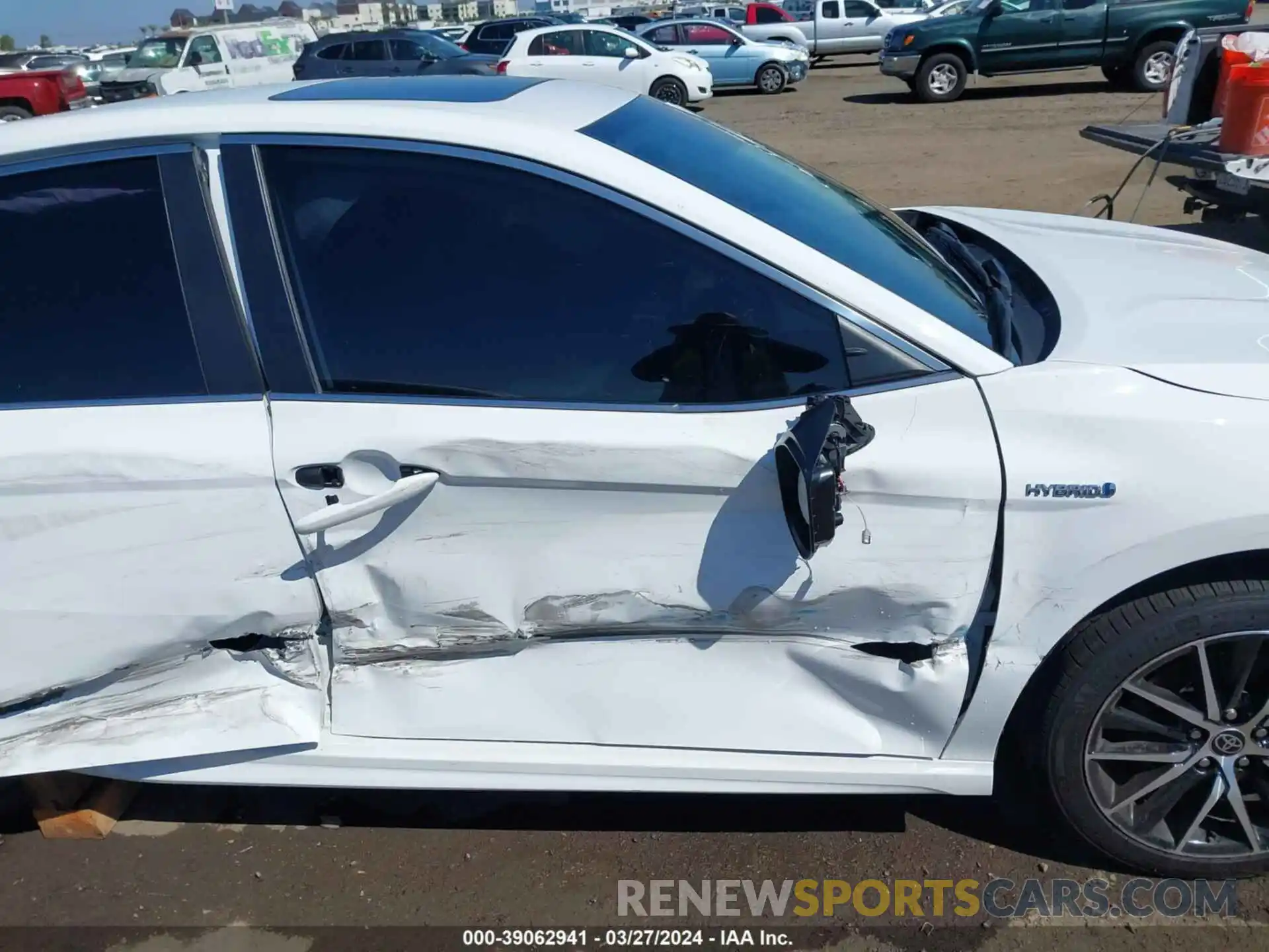 19 Photograph of a damaged car 4T1S31AK5MU561696 TOYOTA CAMRY 2021