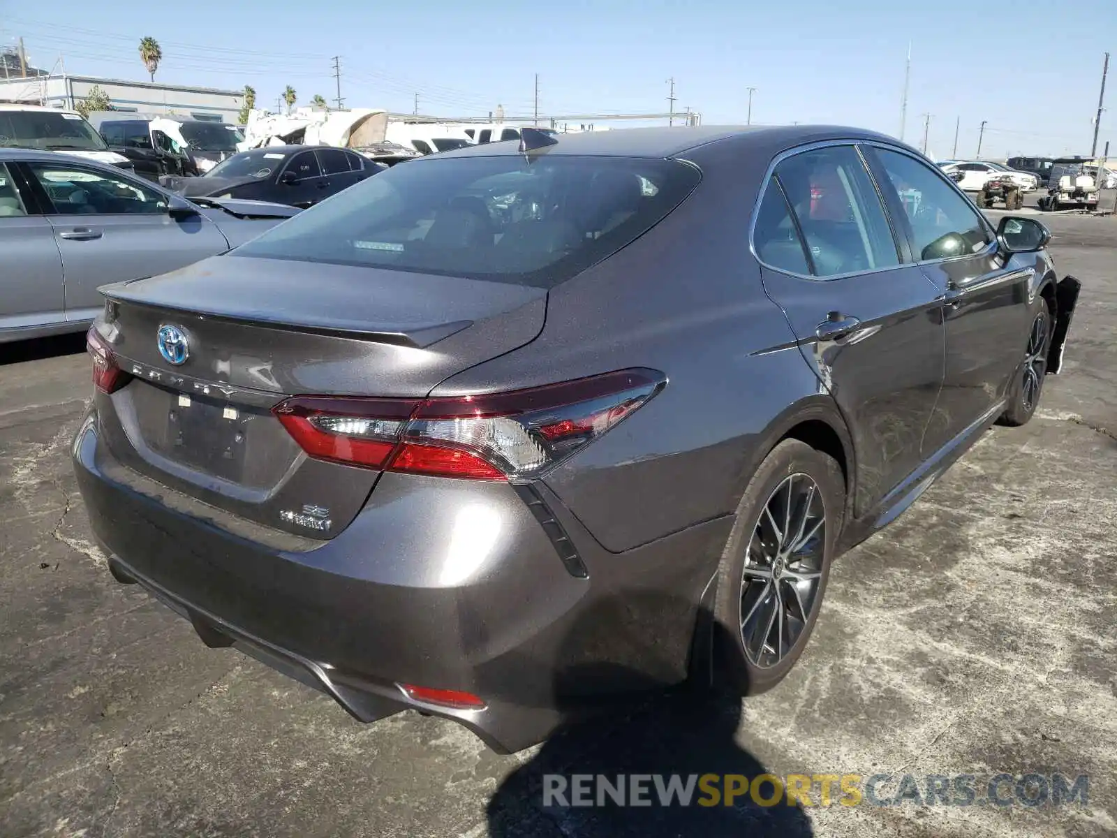 4 Photograph of a damaged car 4T1S31AKXMU560348 TOYOTA CAMRY 2021