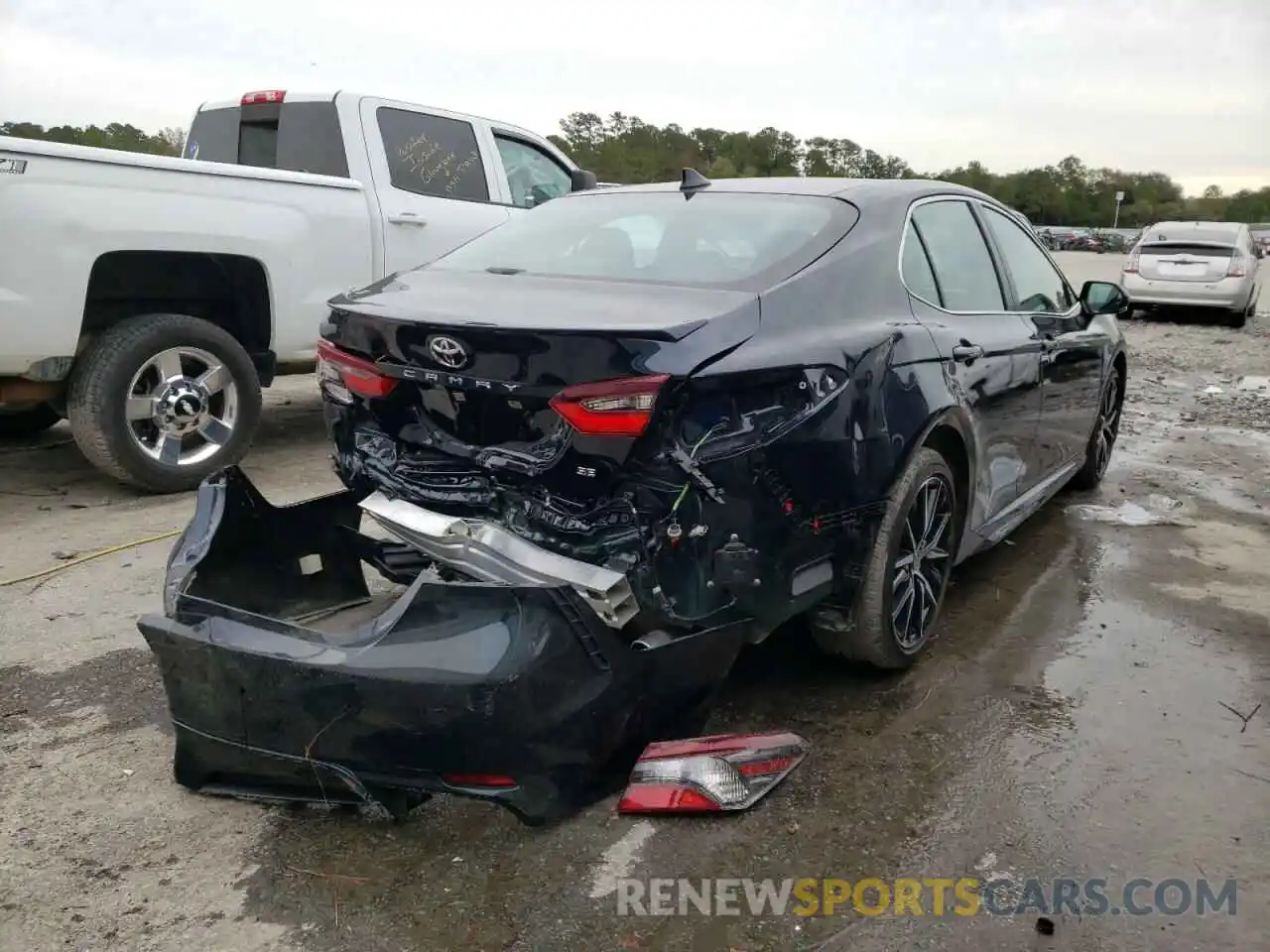 4 Photograph of a damaged car 4T1T11AK0MU484293 TOYOTA CAMRY 2021