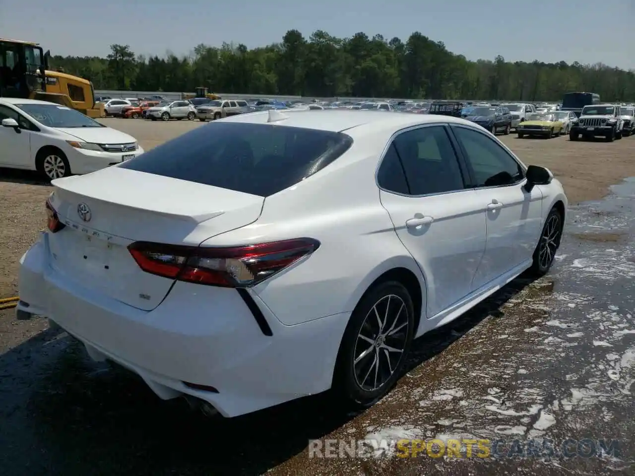 4 Photograph of a damaged car 4T1T11AK0MU488070 TOYOTA CAMRY 2021