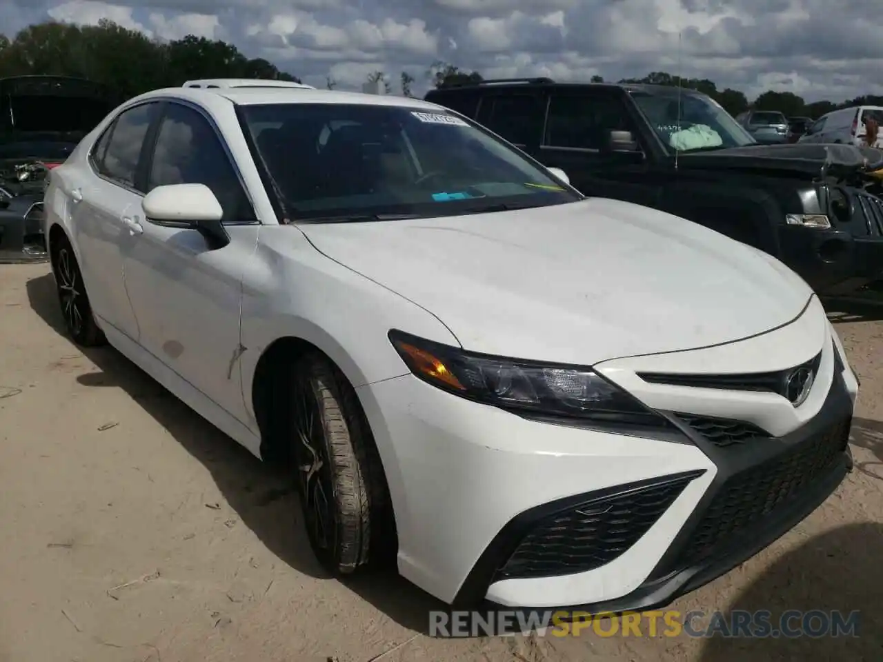 1 Photograph of a damaged car 4T1T11AK2MU571208 TOYOTA CAMRY 2021