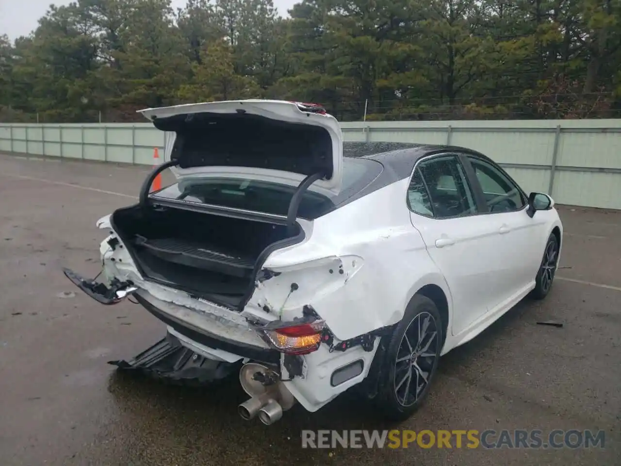 4 Photograph of a damaged car 4T1T11AK2MU577414 TOYOTA CAMRY 2021