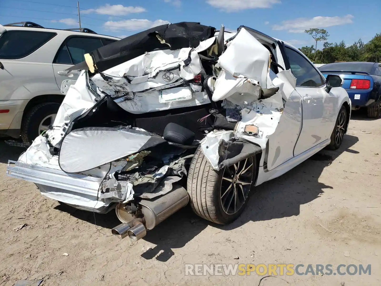 4 Photograph of a damaged car 4T1T11AK2MU598845 TOYOTA CAMRY 2021