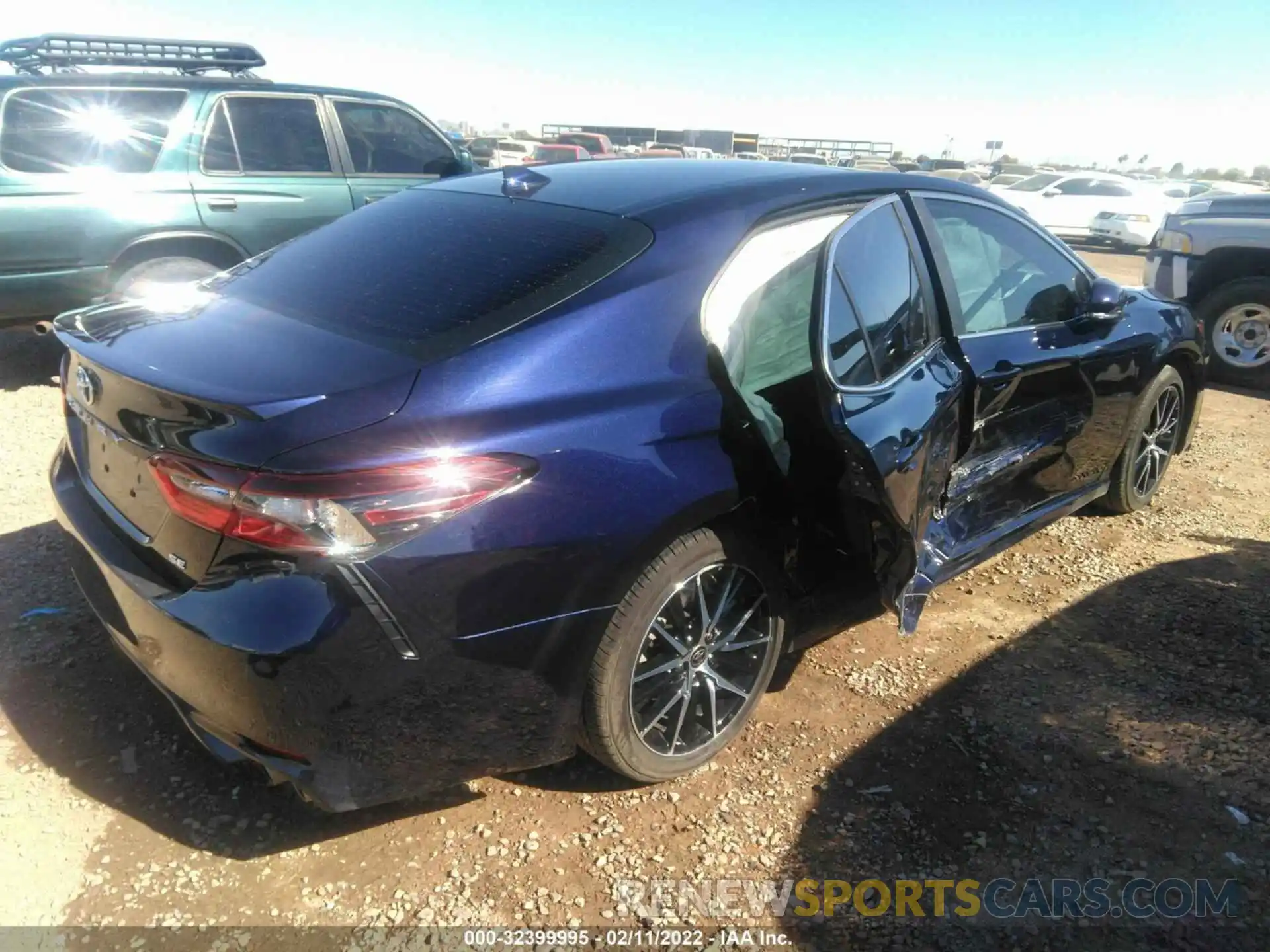 4 Photograph of a damaged car 4T1T11AK2MU611870 TOYOTA CAMRY 2021