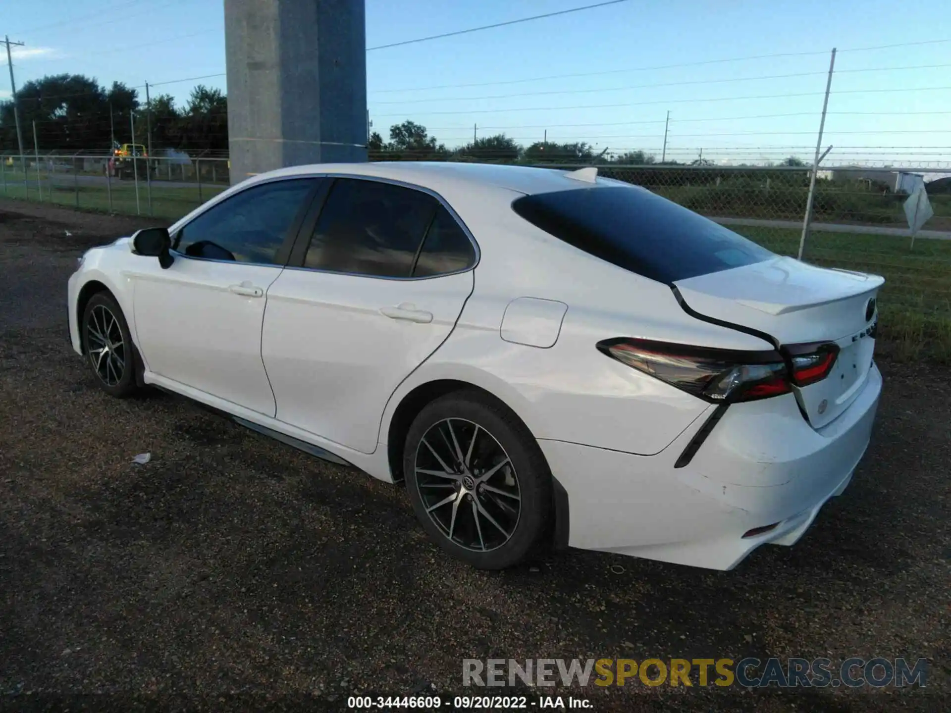 3 Photograph of a damaged car 4T1T11AK2MU615322 TOYOTA CAMRY 2021