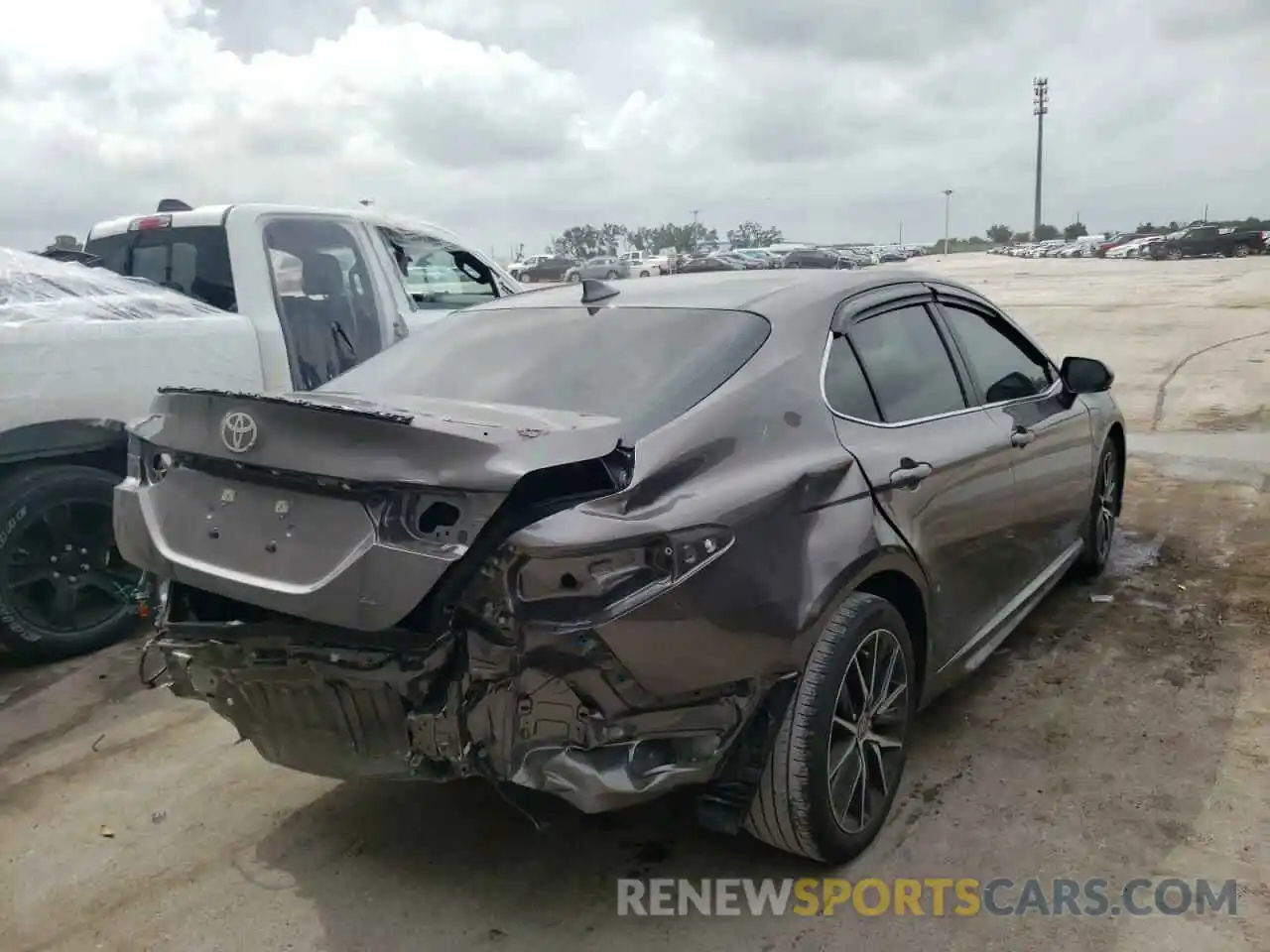 4 Photograph of a damaged car 4T1T11AK4MU472910 TOYOTA CAMRY 2021