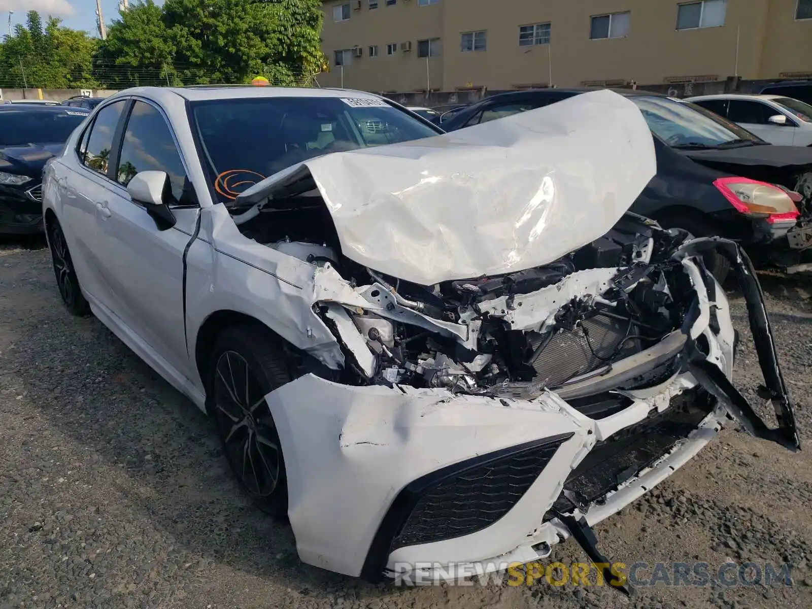 1 Photograph of a damaged car 4T1T11AK4MU552756 TOYOTA CAMRY 2021