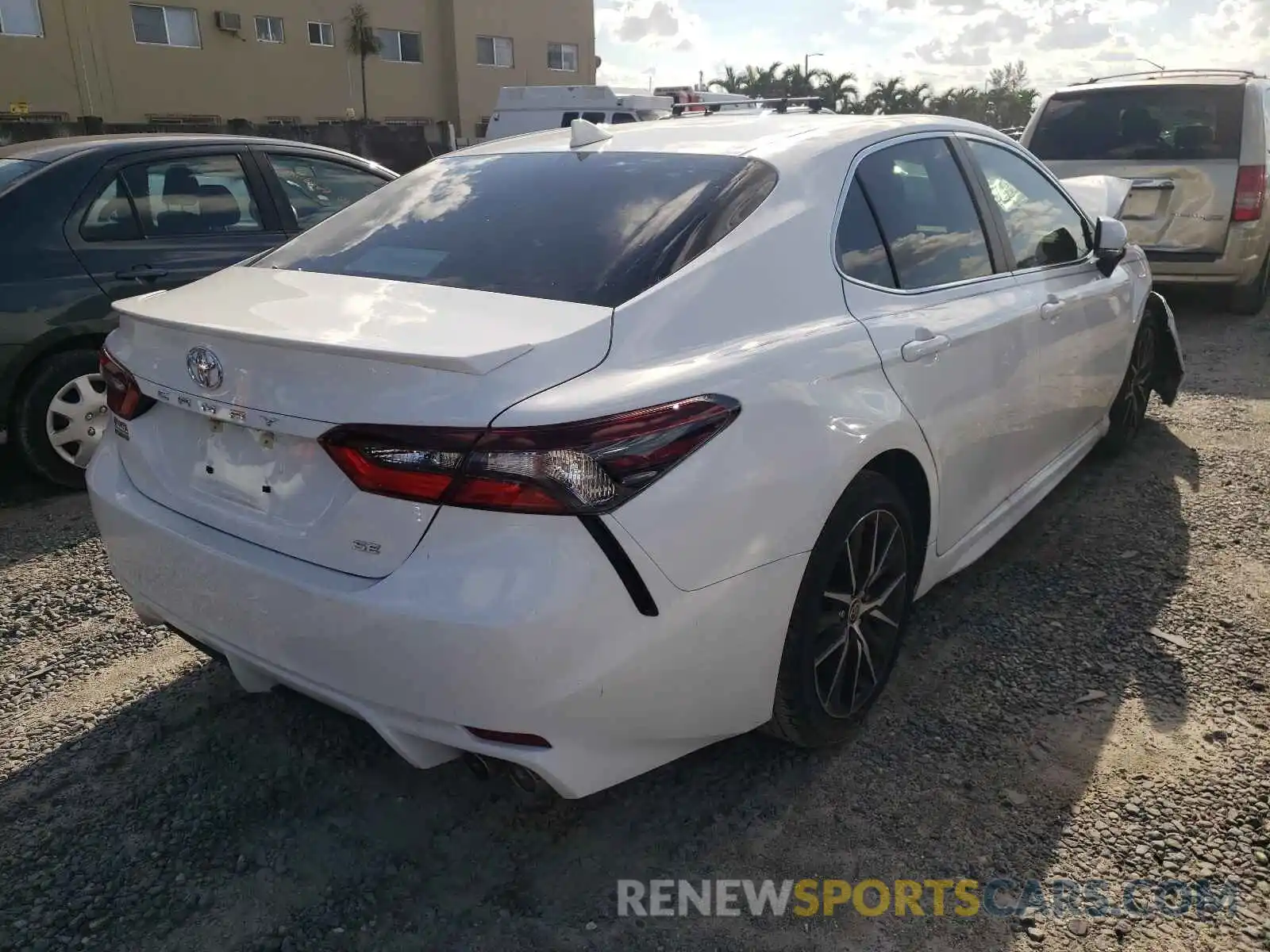 4 Photograph of a damaged car 4T1T11AK4MU552756 TOYOTA CAMRY 2021