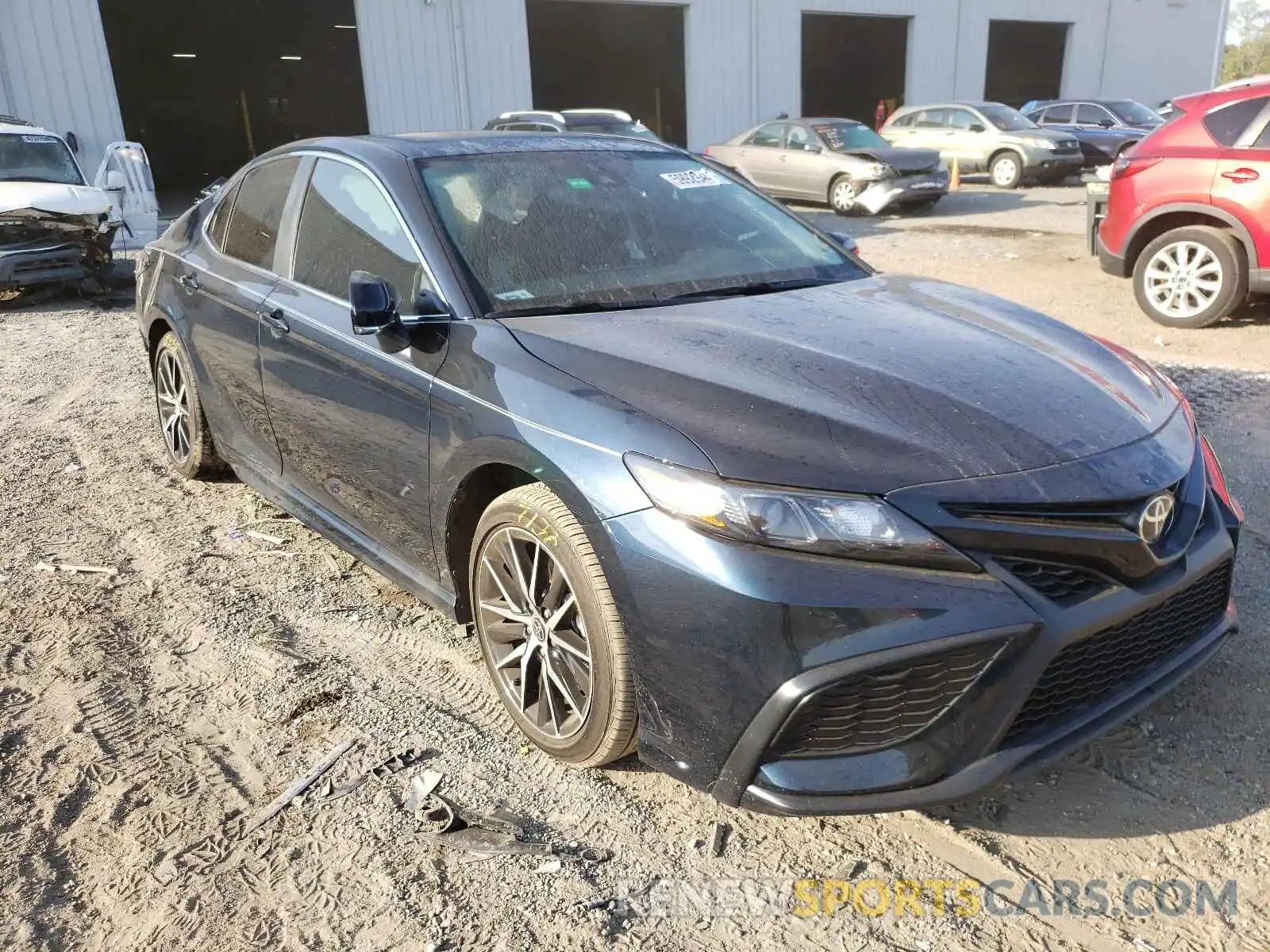 1 Фотография поврежденного автомобиля 4T1T11AK5MU576984 TOYOTA CAMRY 2021