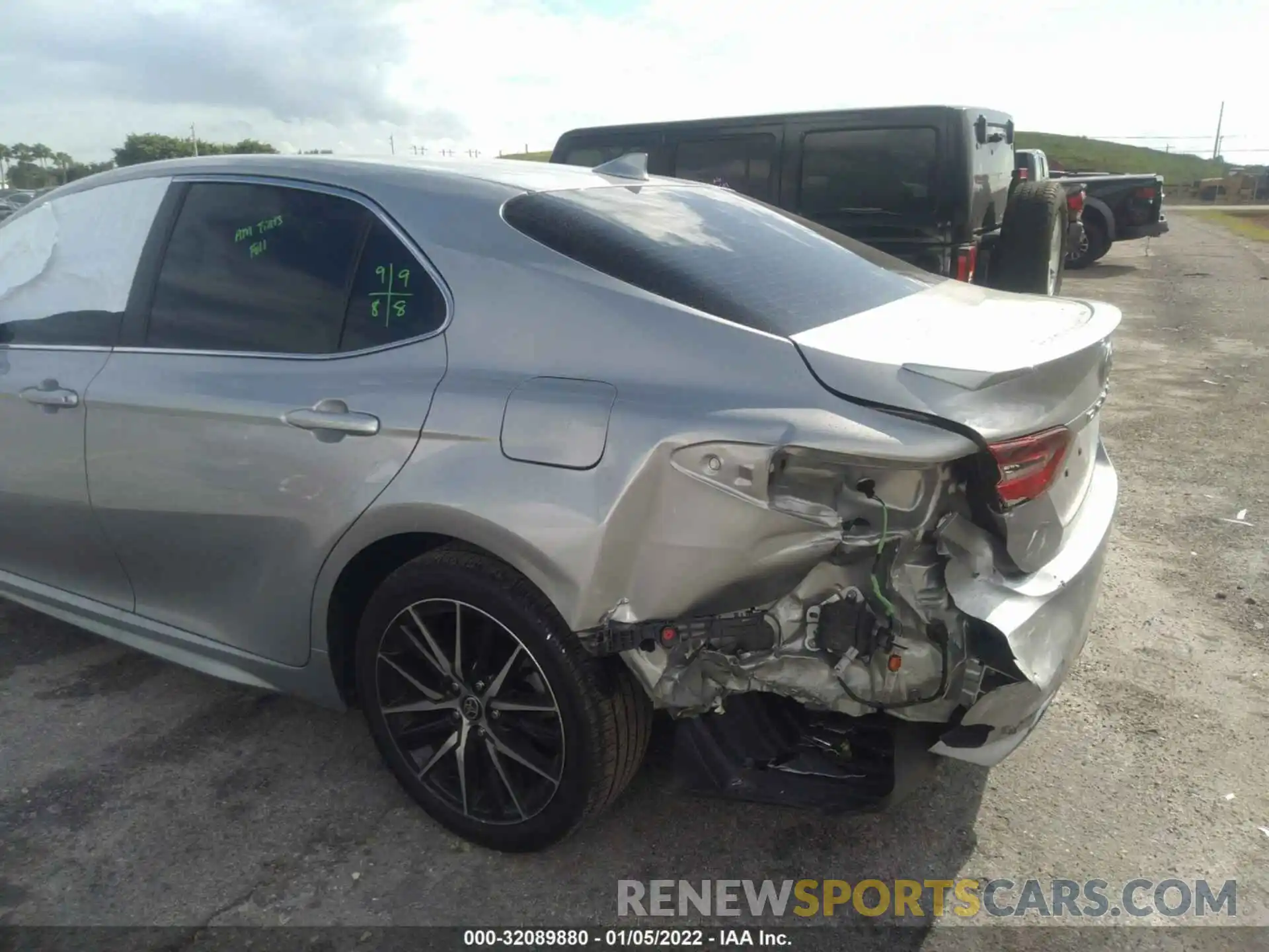 6 Photograph of a damaged car 4T1T11AK6MU470642 TOYOTA CAMRY 2021