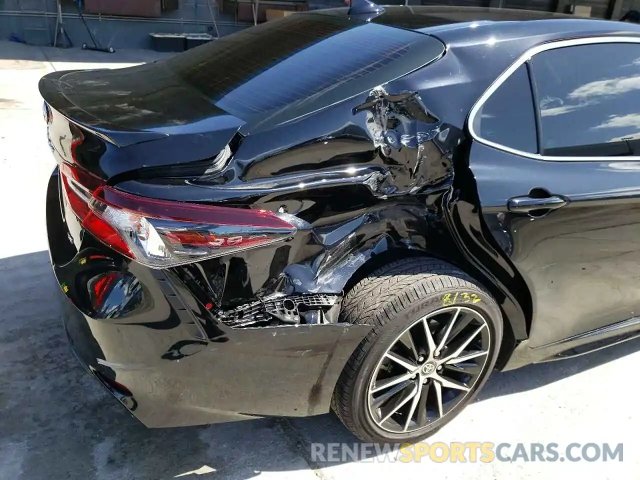 9 Photograph of a damaged car 4T1T11AK6MU488557 TOYOTA CAMRY 2021