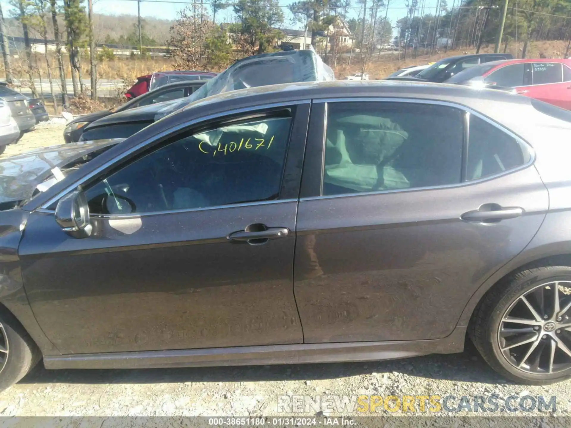 14 Photograph of a damaged car 4T1T11AK6MU566836 TOYOTA CAMRY 2021