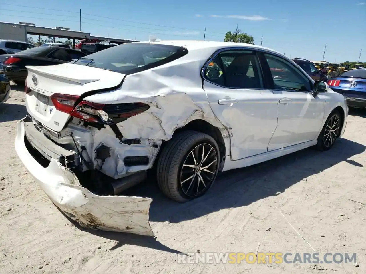 3 Photograph of a damaged car 4T1T11AK6MU600600 TOYOTA CAMRY 2021