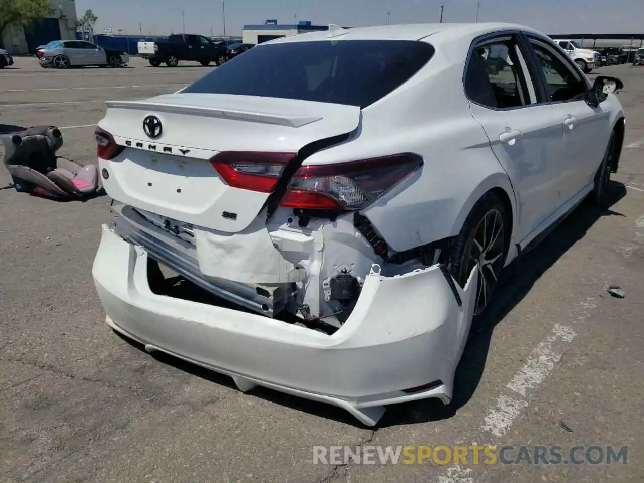 4 Photograph of a damaged car 4T1T11AK7MU576209 TOYOTA CAMRY 2021