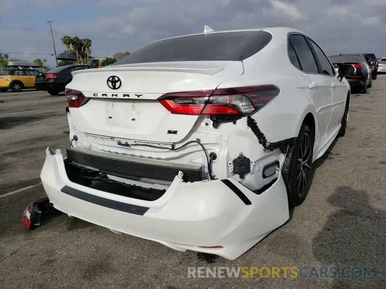 4 Photograph of a damaged car 4T1T11AK8MU525253 TOYOTA CAMRY 2021