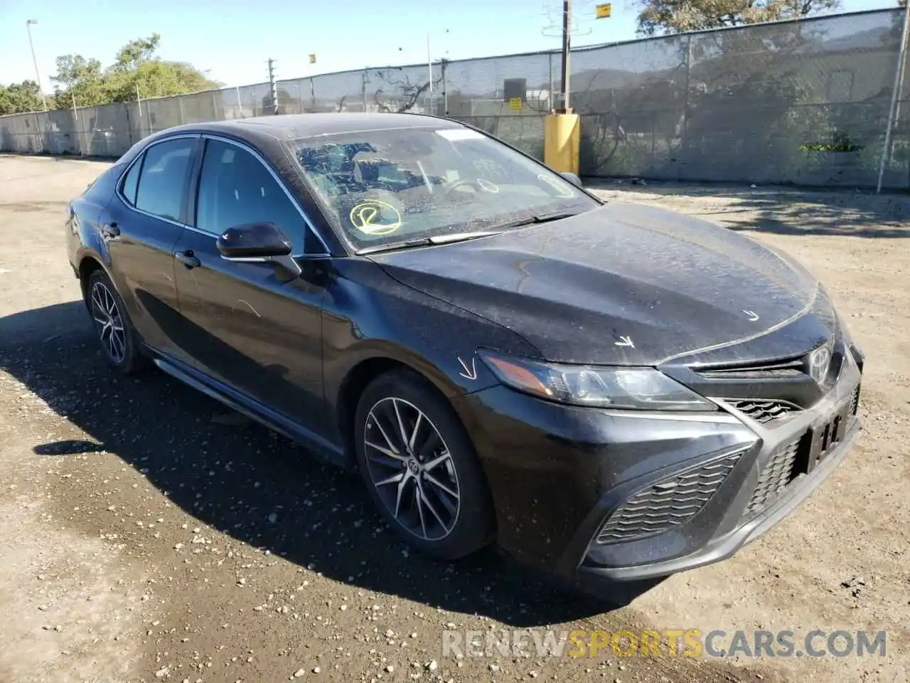 1 Photograph of a damaged car 4T1T11AK8MU613574 TOYOTA CAMRY 2021