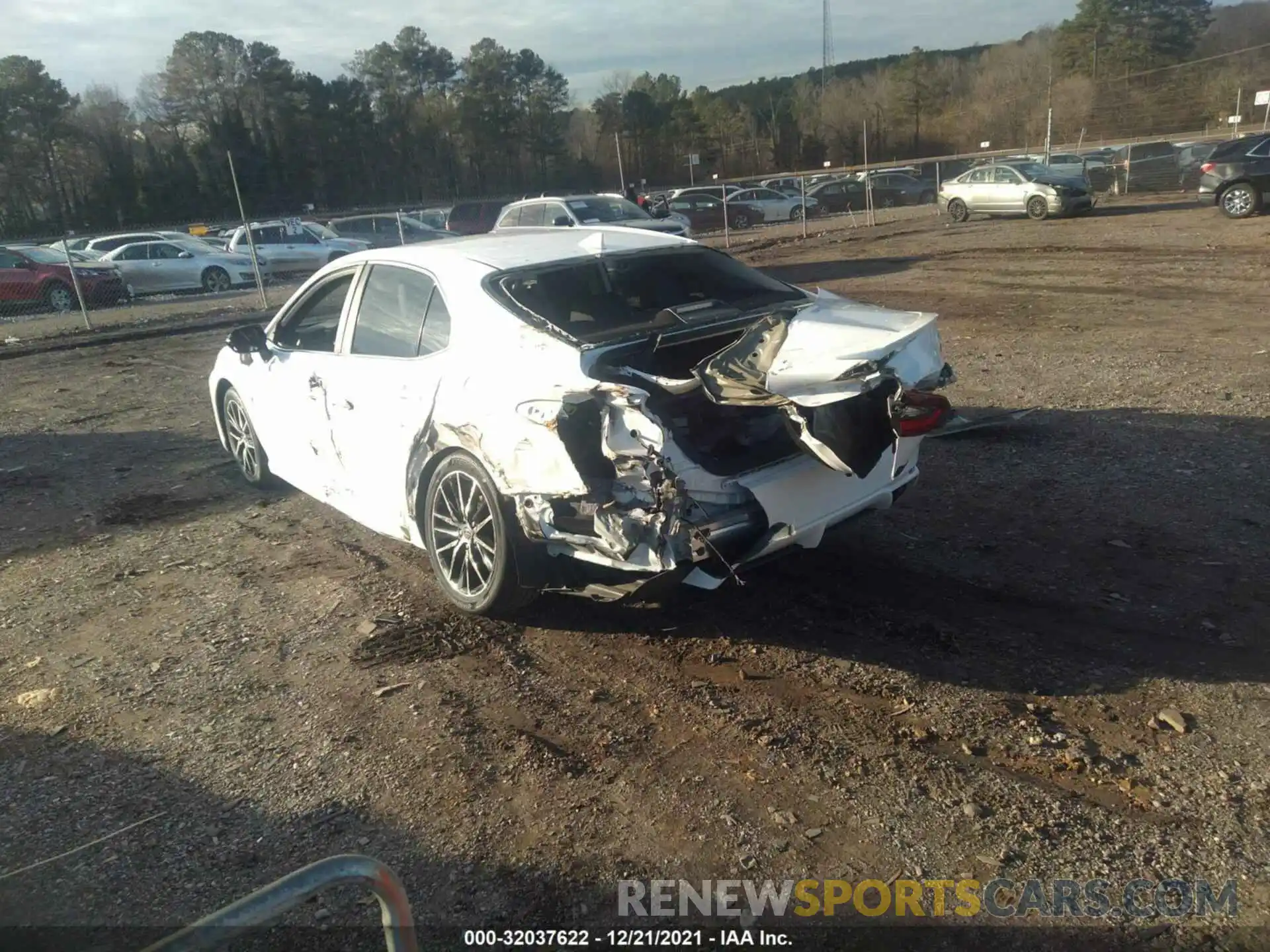 3 Photograph of a damaged car 4T1T11AK9MU522359 TOYOTA CAMRY 2021