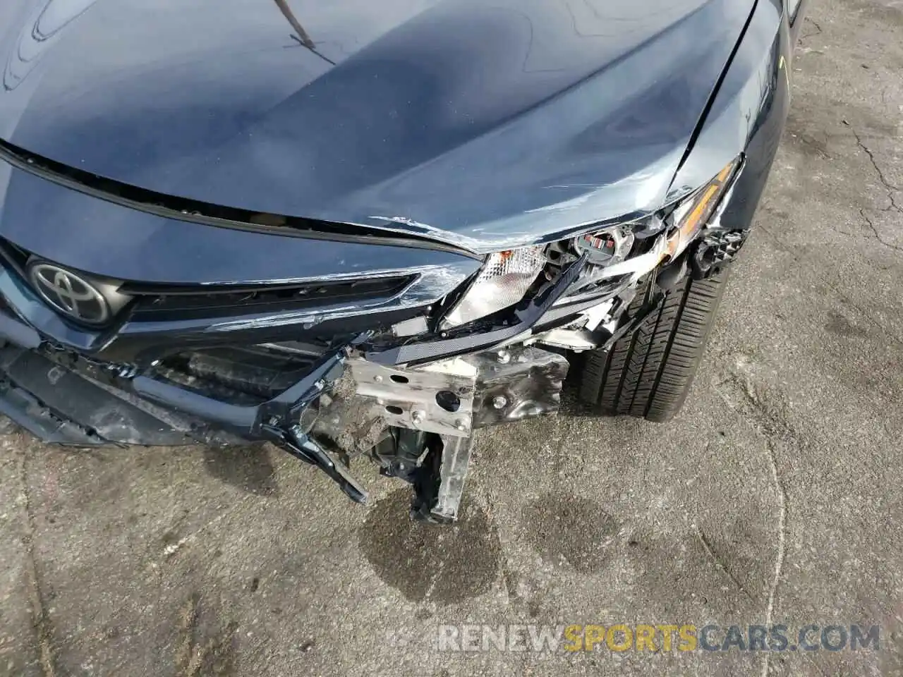 9 Photograph of a damaged car 4T1T11AK9MU526377 TOYOTA CAMRY 2021