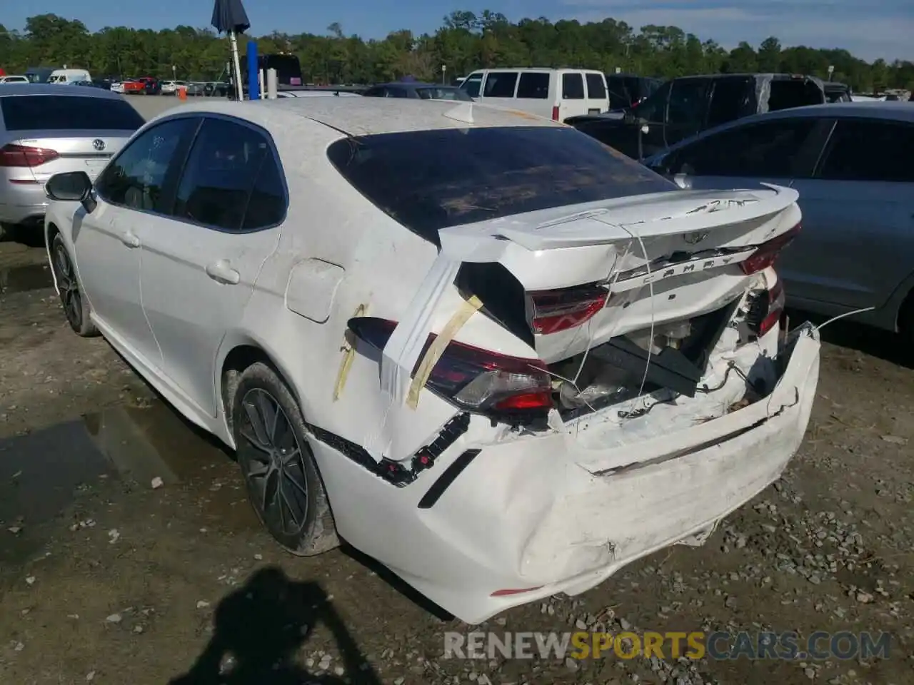 3 Photograph of a damaged car 4T1T11AK9MU558407 TOYOTA CAMRY 2021