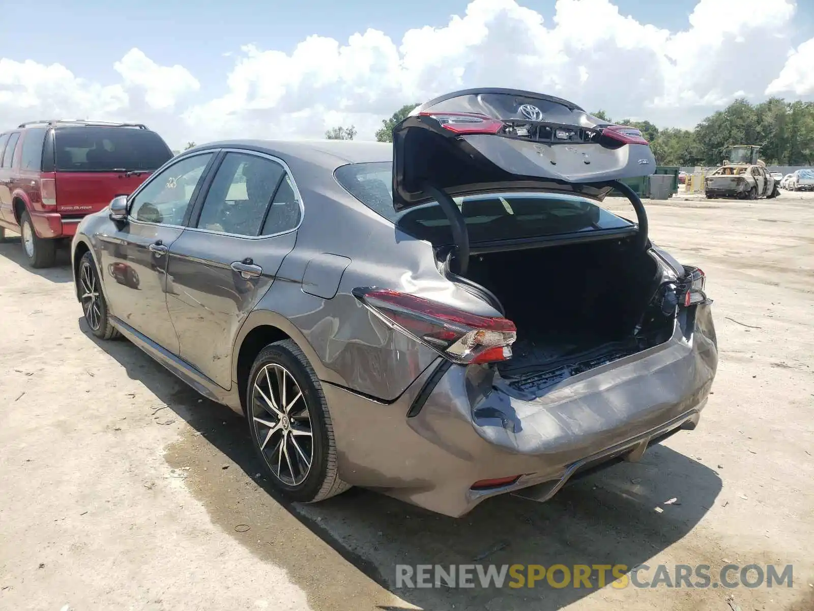 3 Photograph of a damaged car 4T1T11AKXMU573675 TOYOTA CAMRY 2021