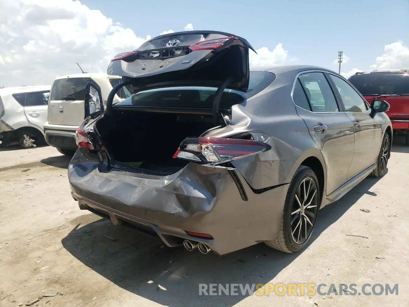 4 Photograph of a damaged car 4T1T11AKXMU573675 TOYOTA CAMRY 2021