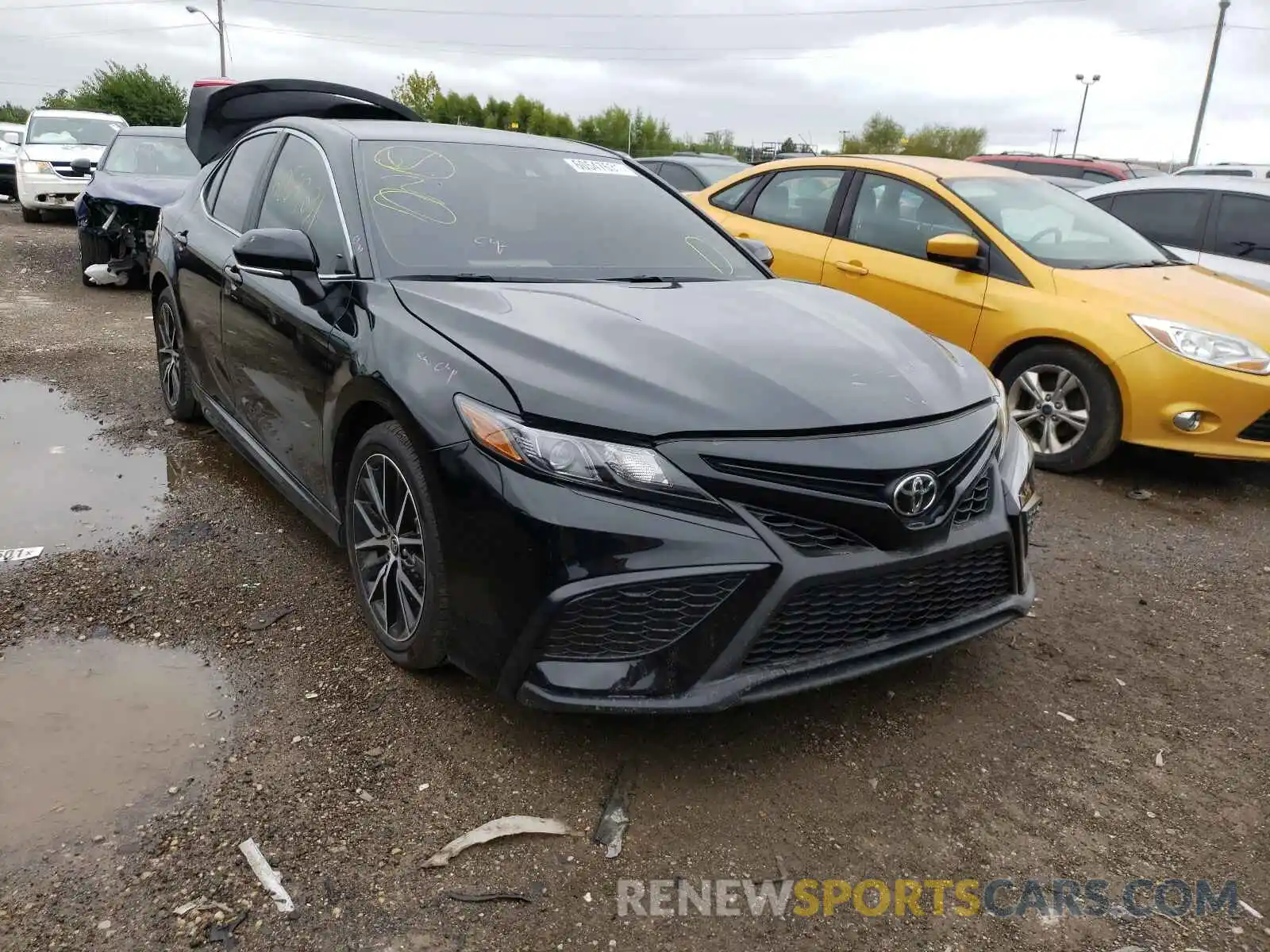 1 Photograph of a damaged car 4T1T11BK8MU021395 TOYOTA CAMRY 2021