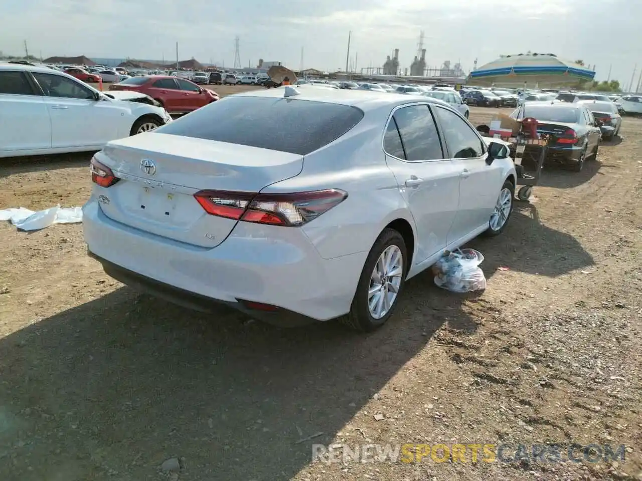 4 Photograph of a damaged car 4T1C11AK0NU016016 TOYOTA CAMRY 2022