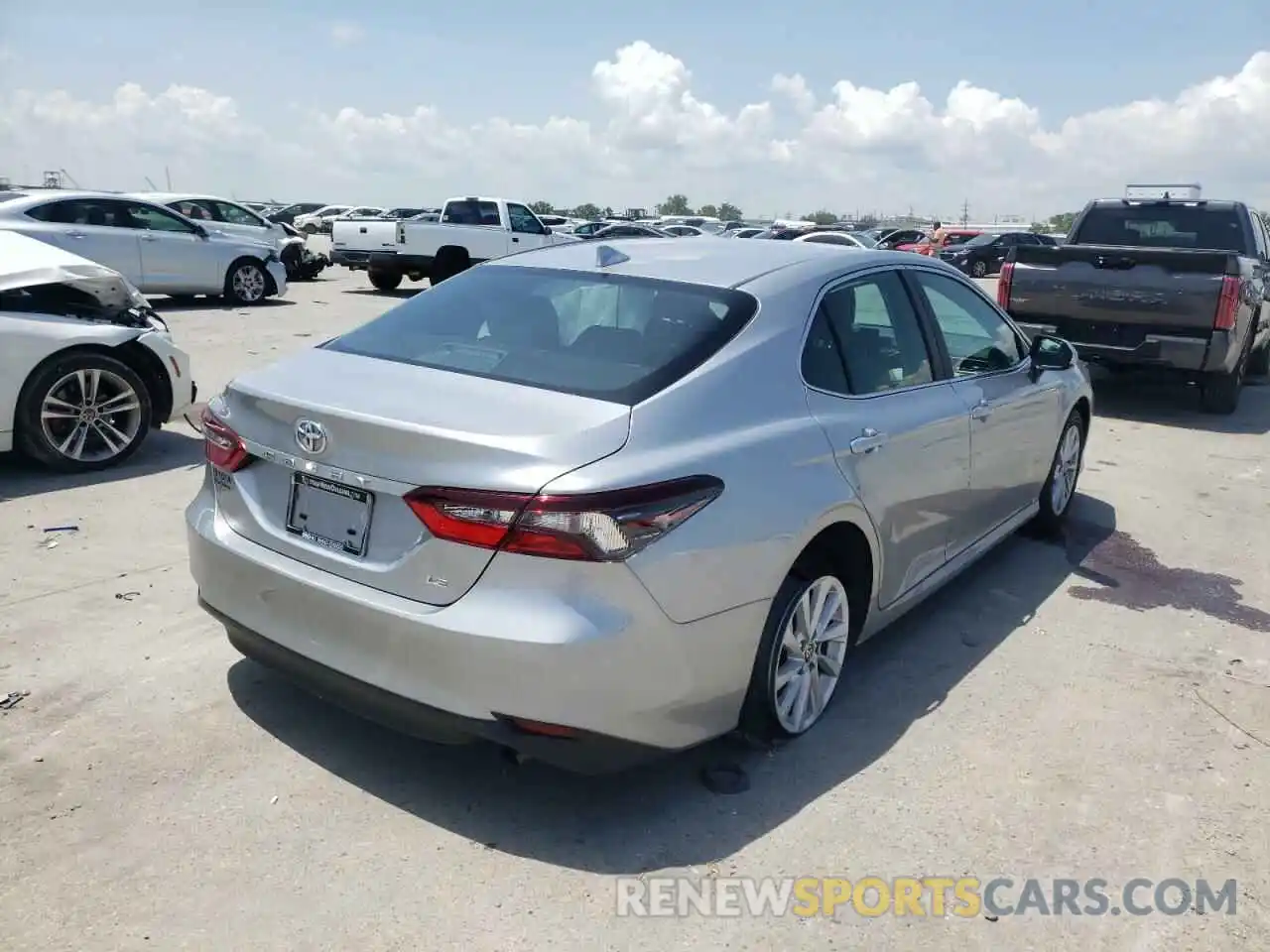 4 Photograph of a damaged car 4T1C11AK0NU630080 TOYOTA CAMRY 2022