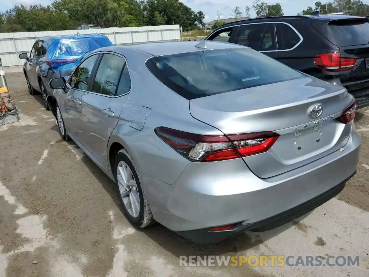 2 Photograph of a damaged car 4T1C11AK0NU666111 TOYOTA CAMRY 2022