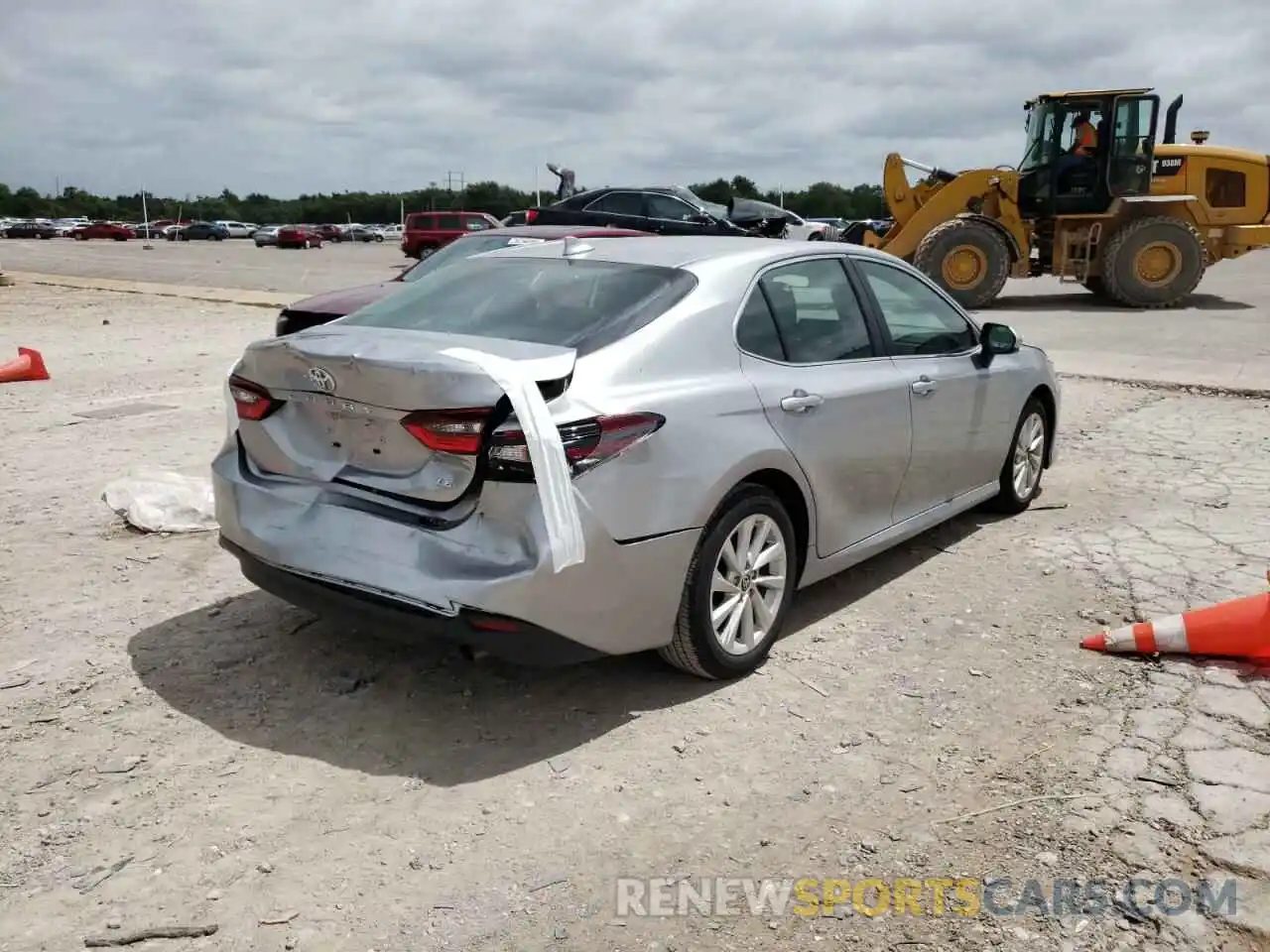 4 Photograph of a damaged car 4T1C11AK1NU664108 TOYOTA CAMRY 2022