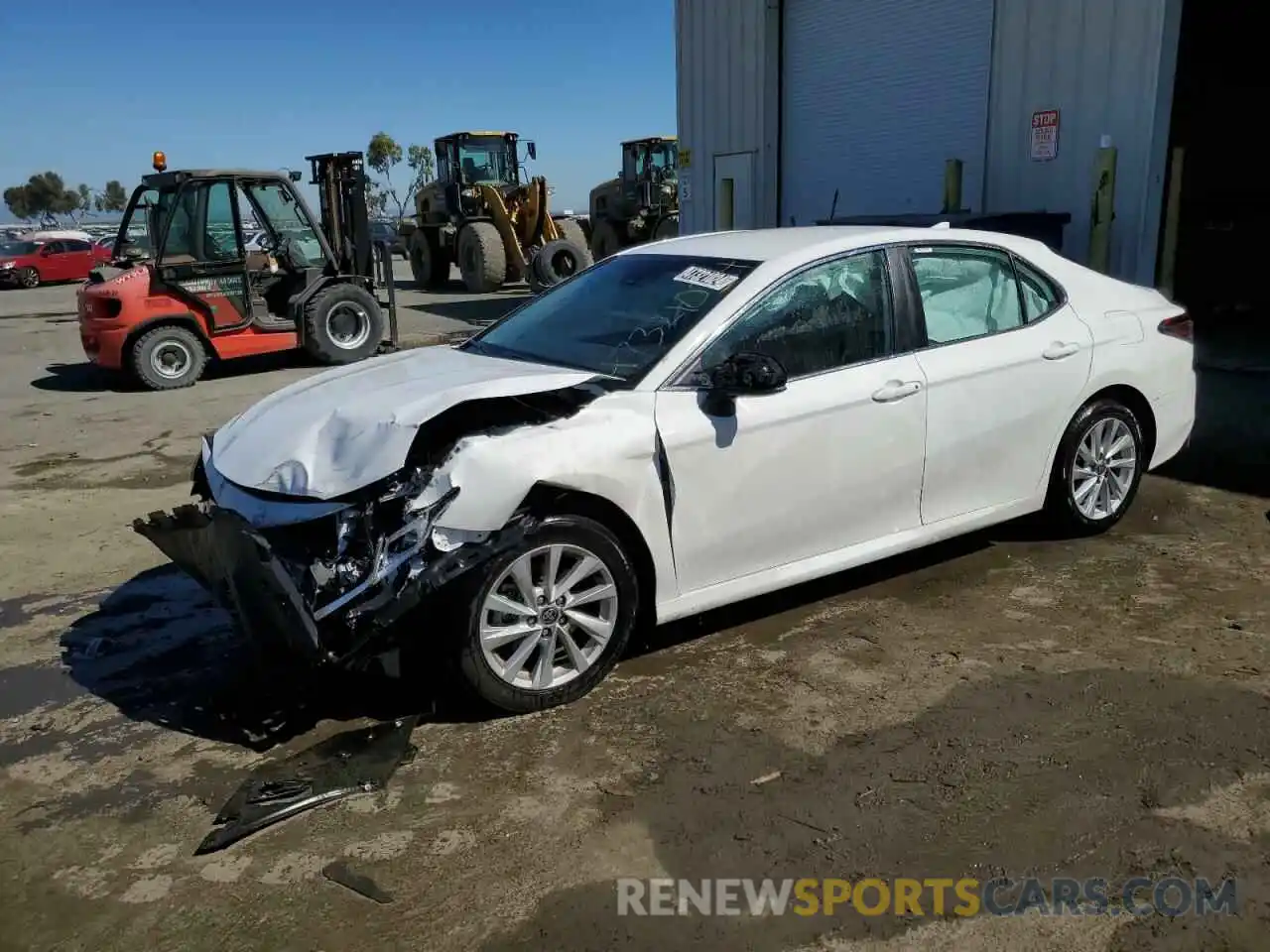 1 Photograph of a damaged car 4T1C11AK4NU031182 TOYOTA CAMRY 2022