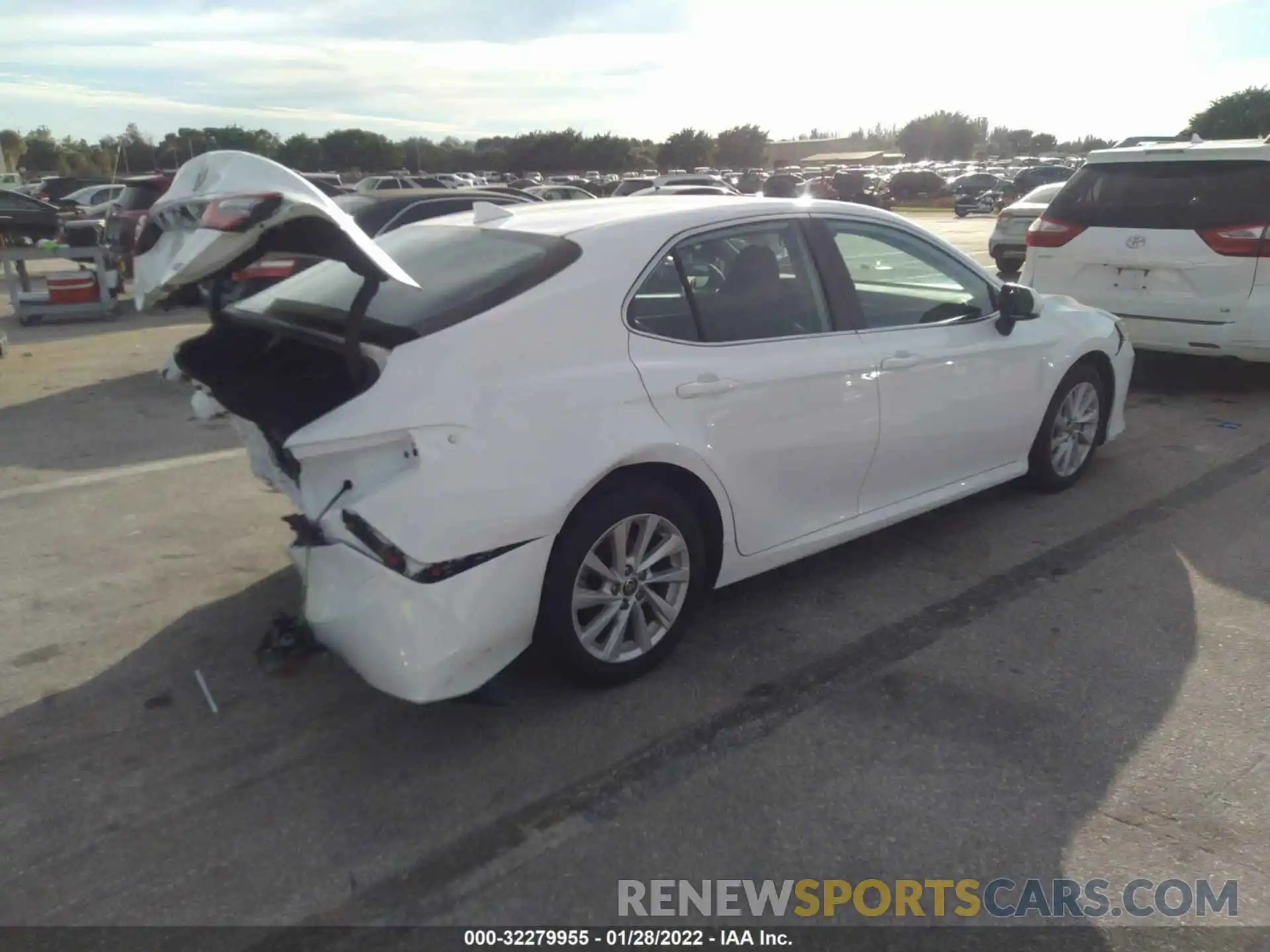 4 Photograph of a damaged car 4T1C11AK4NU618725 TOYOTA CAMRY 2022