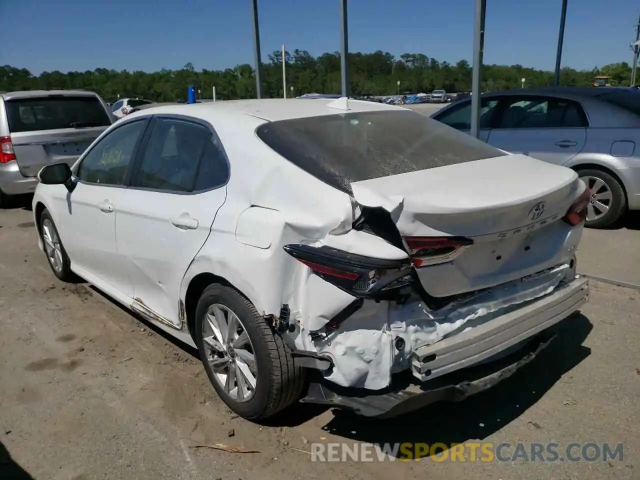 3 Photograph of a damaged car 4T1C11AK4NU663728 TOYOTA CAMRY 2022