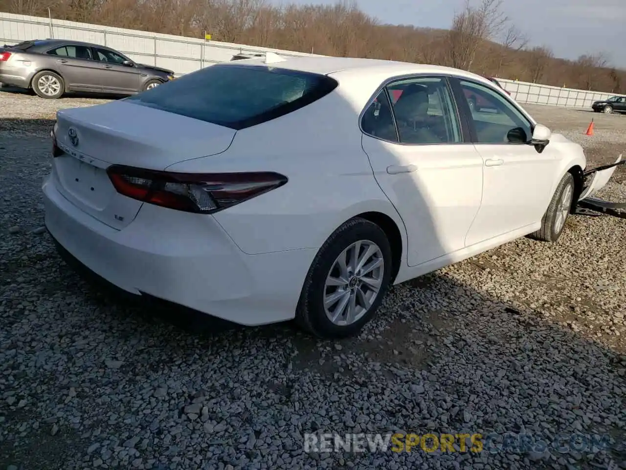 4 Photograph of a damaged car 4T1C11AK5NU005786 TOYOTA CAMRY 2022