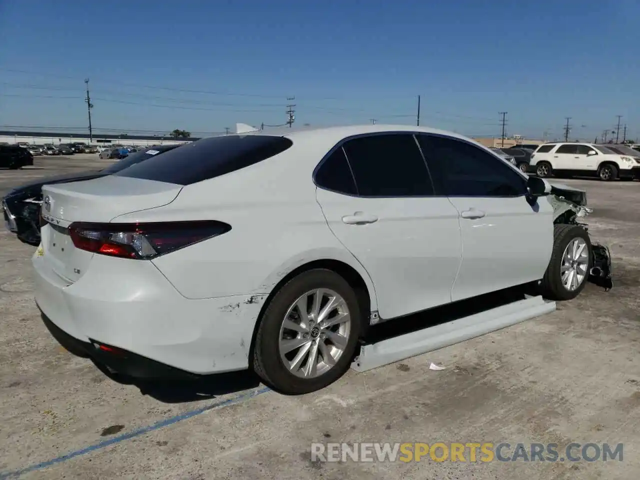 4 Photograph of a damaged car 4T1C11AK5NU019090 TOYOTA CAMRY 2022