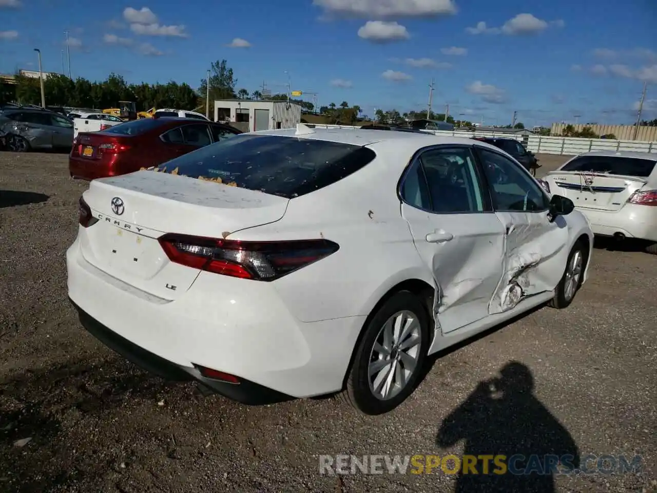 4 Photograph of a damaged car 4T1C11AK5NU666685 TOYOTA CAMRY 2022