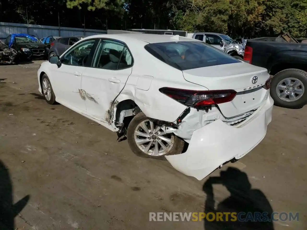 3 Photograph of a damaged car 4T1C11AK5NU674172 TOYOTA CAMRY 2022