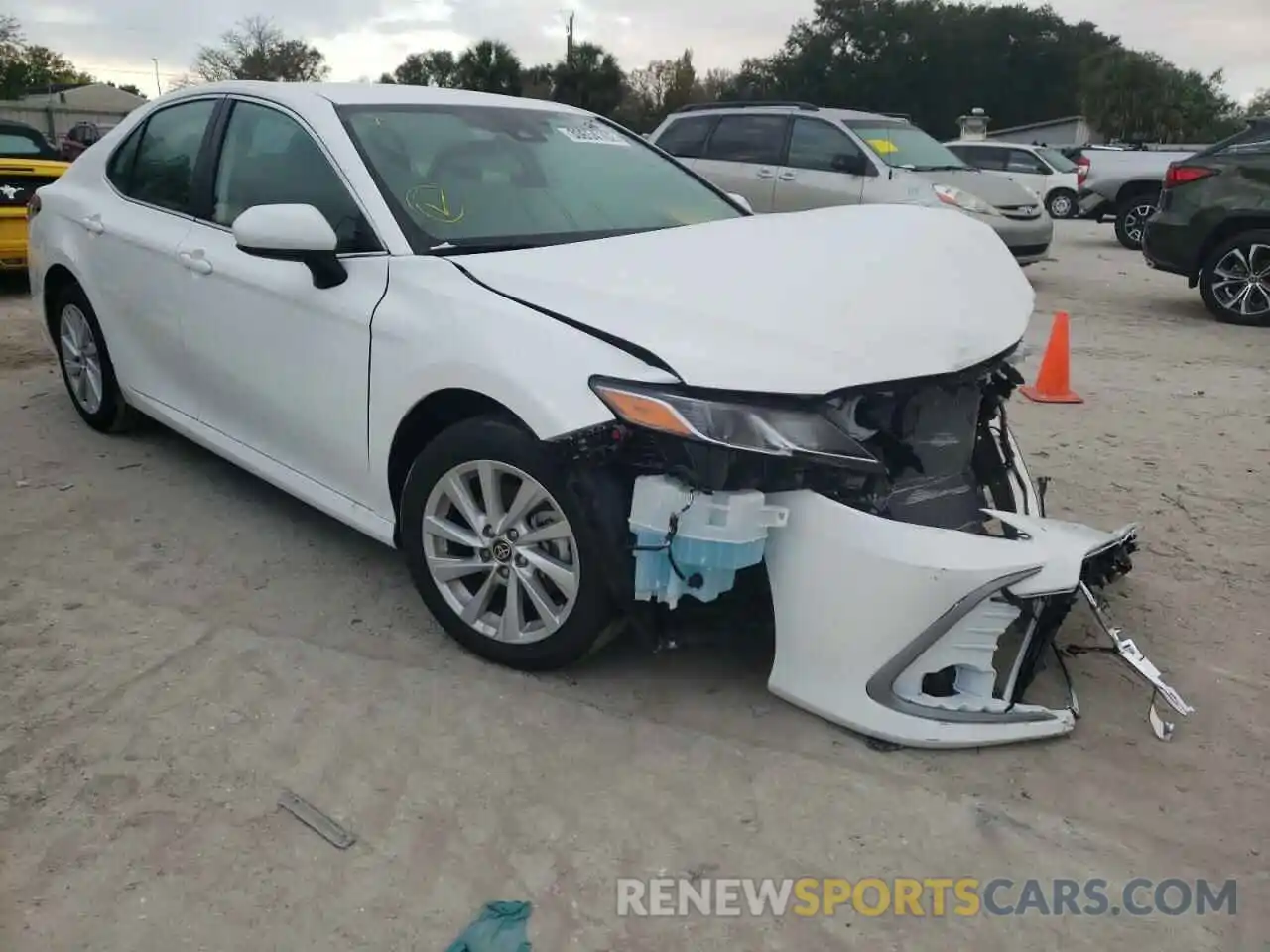 1 Photograph of a damaged car 4T1C11AK6NU621965 TOYOTA CAMRY 2022