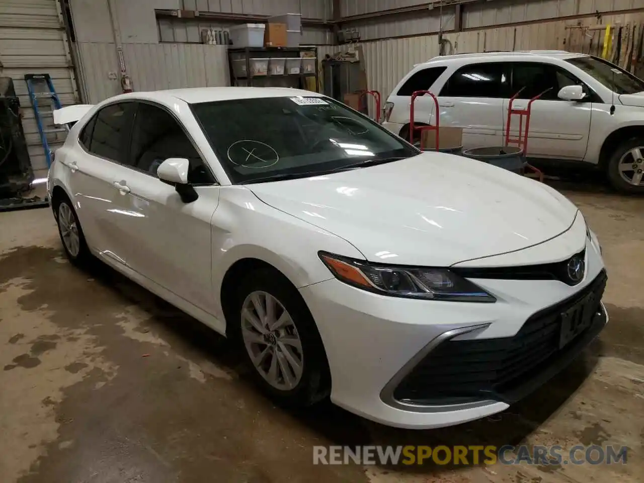 1 Photograph of a damaged car 4T1C11AK6NU650561 TOYOTA CAMRY 2022