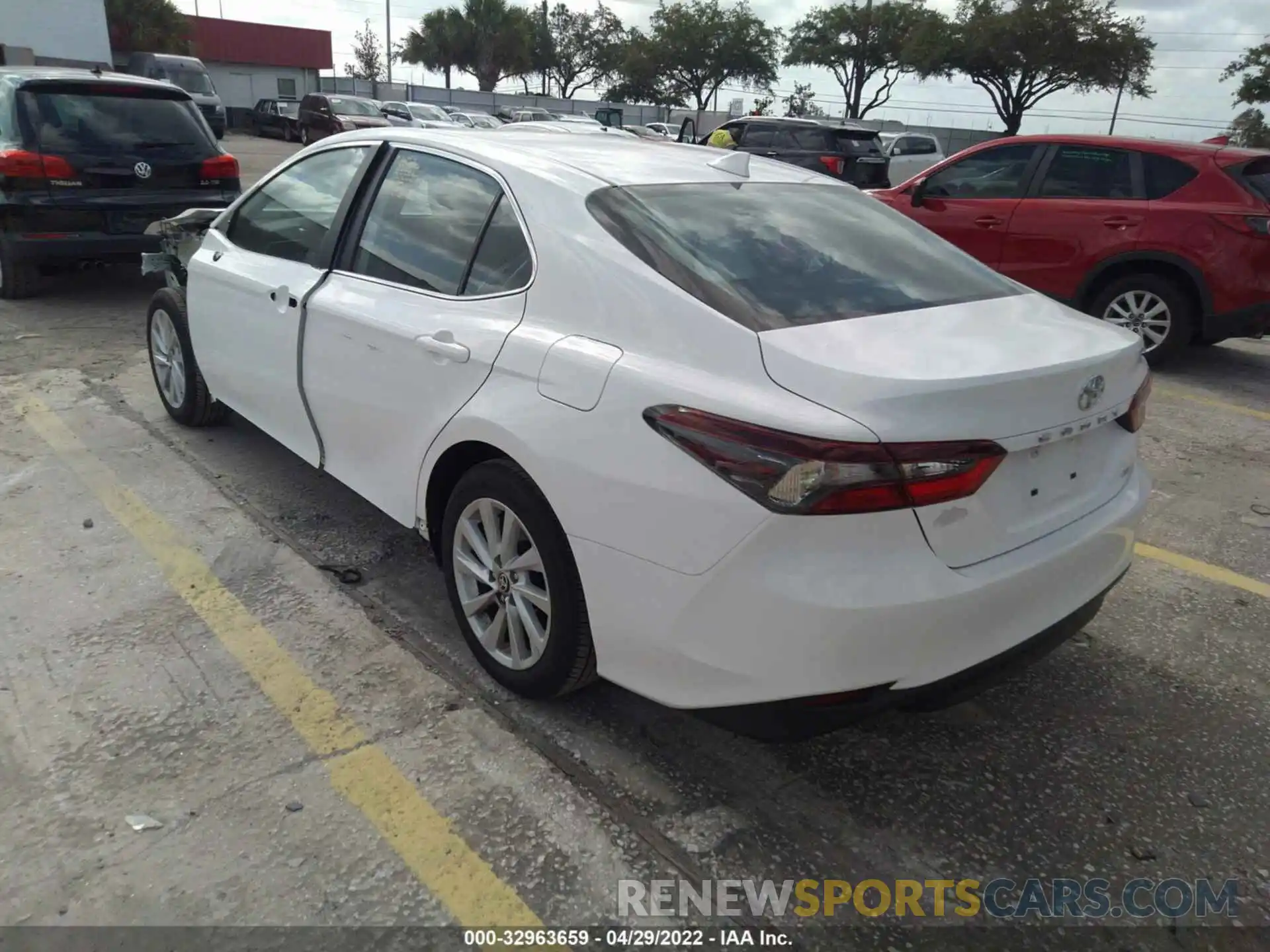 3 Photograph of a damaged car 4T1C11AK7NU637074 TOYOTA CAMRY 2022