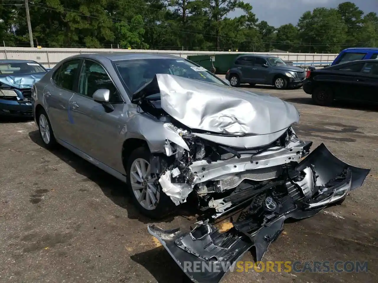 1 Photograph of a damaged car 4T1C11AK8NU662131 TOYOTA CAMRY 2022