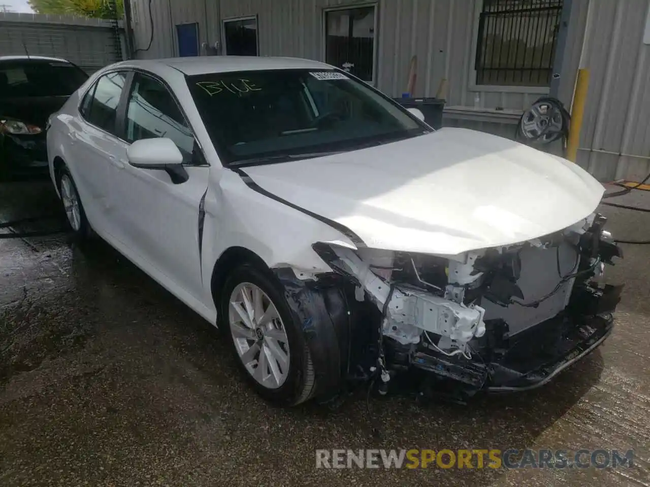 1 Photograph of a damaged car 4T1C11AK8NU668687 TOYOTA CAMRY 2022