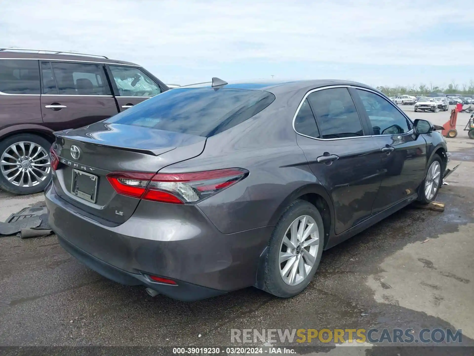 4 Photograph of a damaged car 4T1C11AK8NU688874 TOYOTA CAMRY 2022